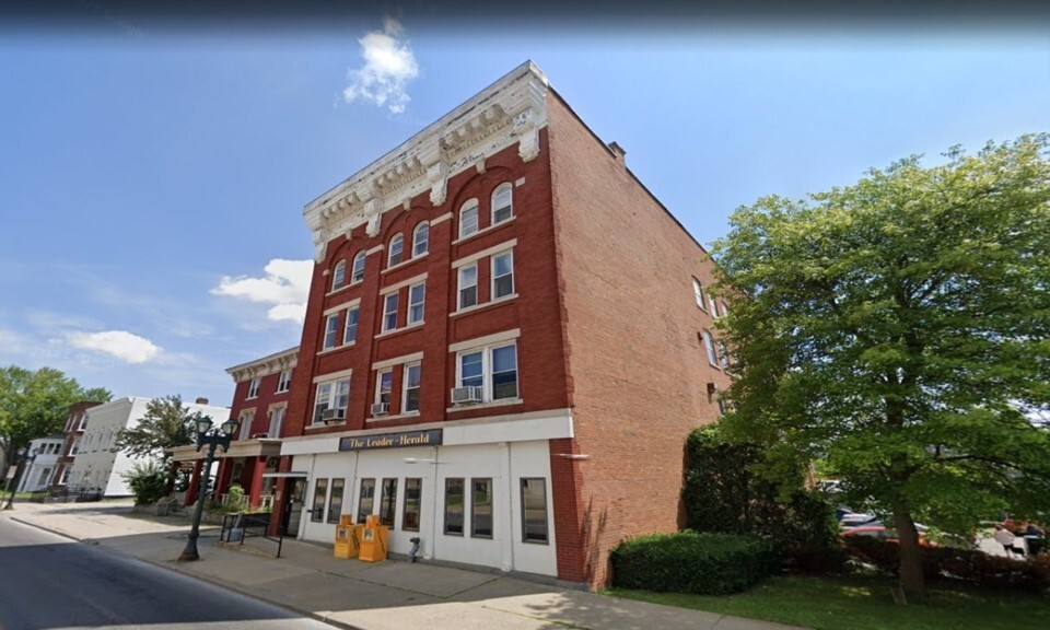 8 E Fulton St, Gloversville, NY à vendre Photo du bâtiment- Image 1 de 1