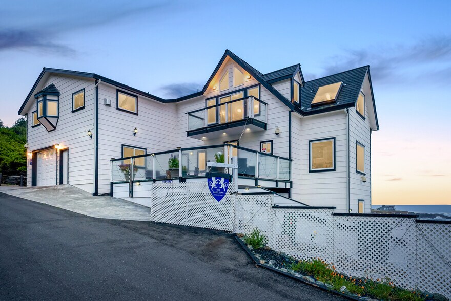 266 Dolphin Dr, Whitethorn, CA à vendre - Photo du bâtiment - Image 2 de 70