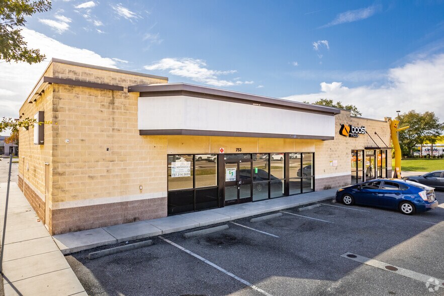 751-753 E Fowler Ave, Tampa, FL à vendre - Photo du bâtiment - Image 2 de 6