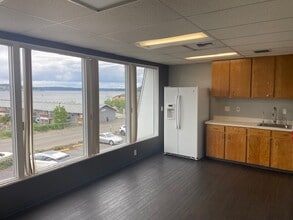 1014 Bay St, Port Orchard, WA à louer Photo intérieure- Image 2 de 4