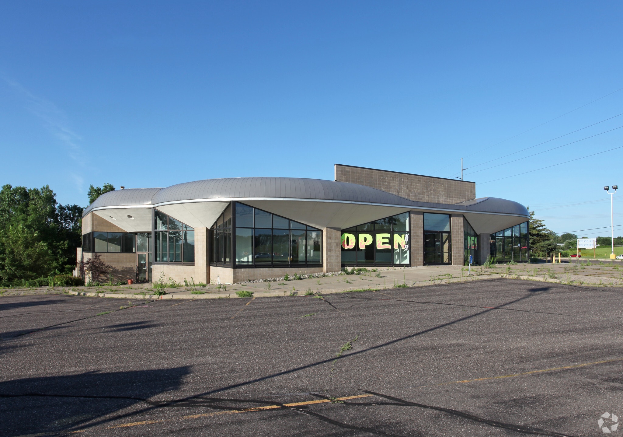 3901 N Vinewood Ln, Plymouth, MN for lease Primary Photo- Image 1 of 6