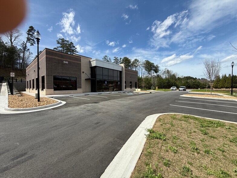 640 Claremore Professional Way, Woodstock, GA à louer - Photo du bâtiment - Image 2 de 16
