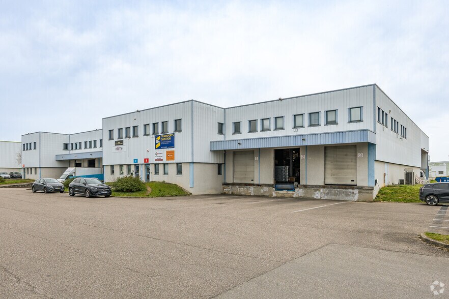 Flex dans Genas à louer - Photo du bâtiment - Image 3 de 3