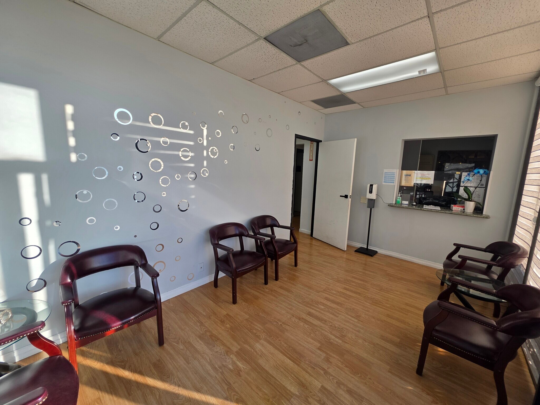 5352 Laurel Canyon Blvd, North Hollywood, CA à louer Photo intérieure- Image 1 de 6