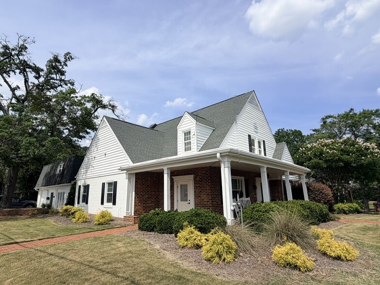 201 E Academy St, Fuquay-Varina, NC à vendre - Photo du bâtiment - Image 1 de 17