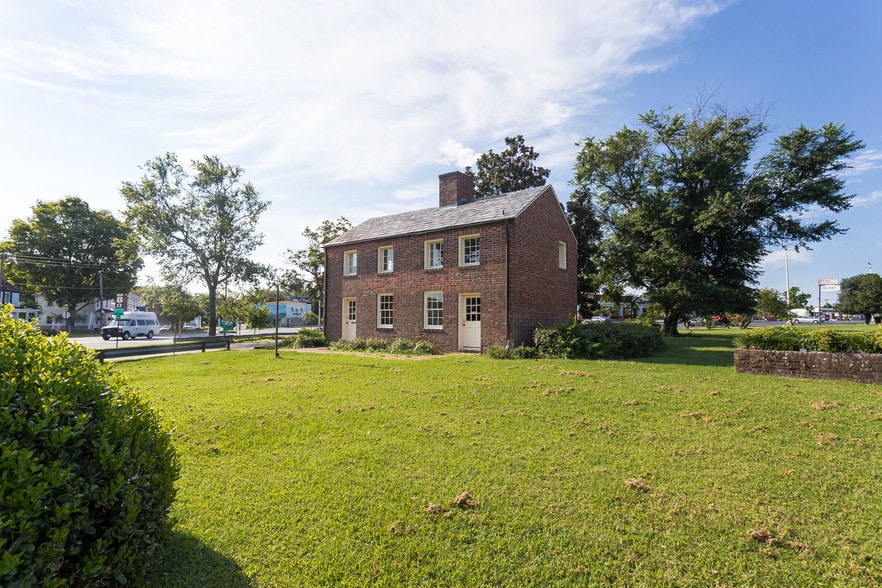 2800 Princess Anne St, Fredericksburg, VA for lease - Building Photo - Image 2 of 21