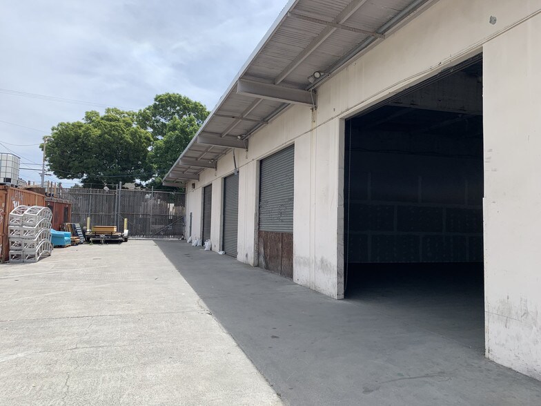 2400 Filbert St, Oakland, CA à louer - Photo du bâtiment - Image 2 de 11