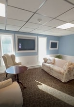 1047 Falmouth Rd, Hyannis, MA à louer - Vidéo sur l’inscription commerciale