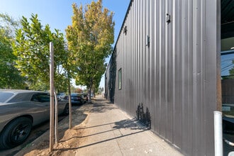 5338 SE Foster Rd, Portland, OR à vendre Photo intérieure- Image 2 de 47