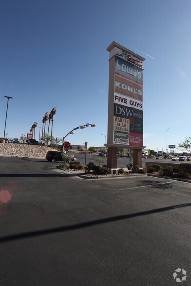 1313-1345 George Dieter Dr, El Paso, TX à louer - Photo du bâtiment - Image 2 de 26