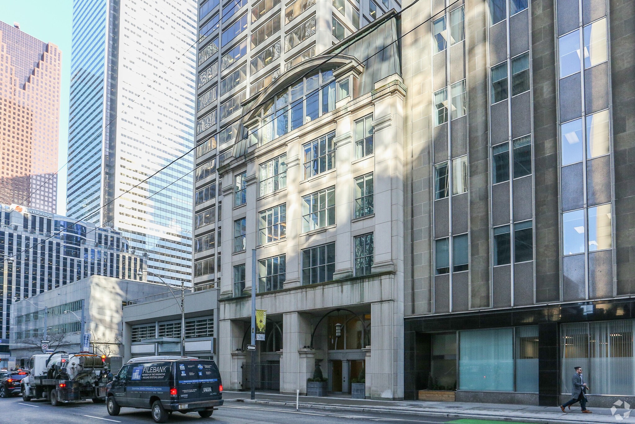 145 Adelaide St W, Toronto, ON à vendre Photo du bâtiment- Image 1 de 1