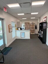 9371 Cypress Lake Dr, Fort Myers, FL à louer Photo intérieure- Image 2 de 18