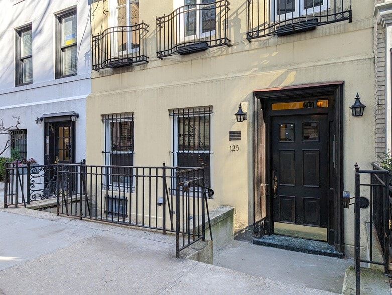 125 E 64th St, New York, NY for sale - Building Photo - Image 2 of 14