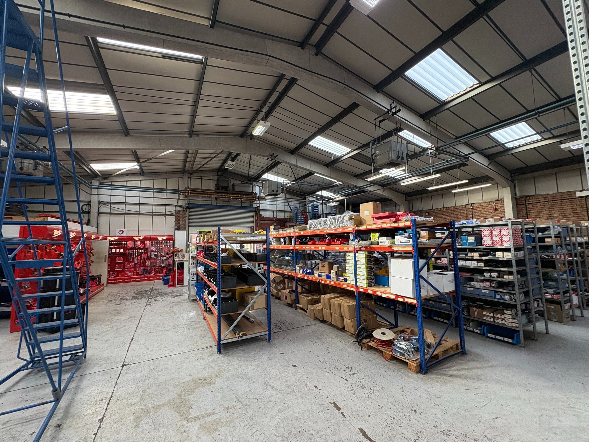 Alston Rd, Oldbury for lease Interior Photo- Image 1 of 5