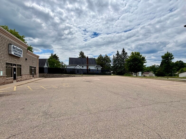 402 N Genesee St, Wittenberg, WI for sale - Building Photo - Image 2 of 32