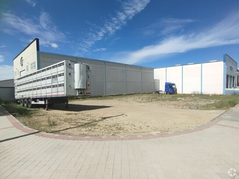 Avenida Trabajadores, 19, Torrijos, Toledo à vendre - Photo du bâtiment - Image 2 de 3