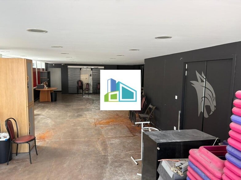 Retail in La Garde for lease - Interior Photo - Image 2 of 9