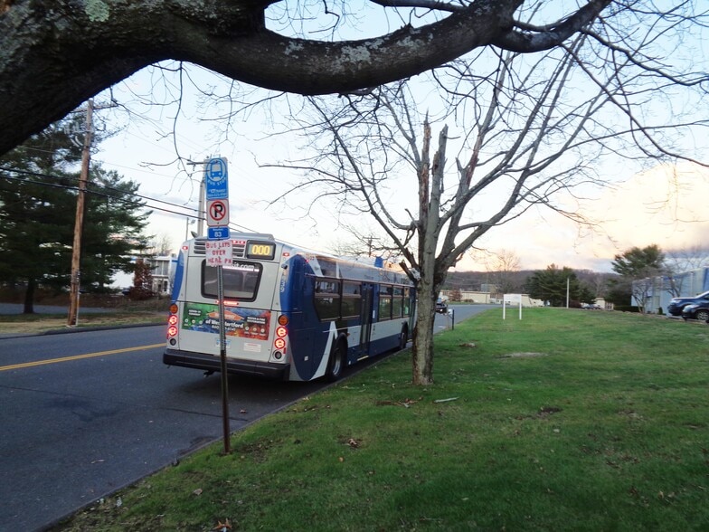 2-8 Progress Dr, Manchester, CT for lease - Building Photo - Image 3 of 6