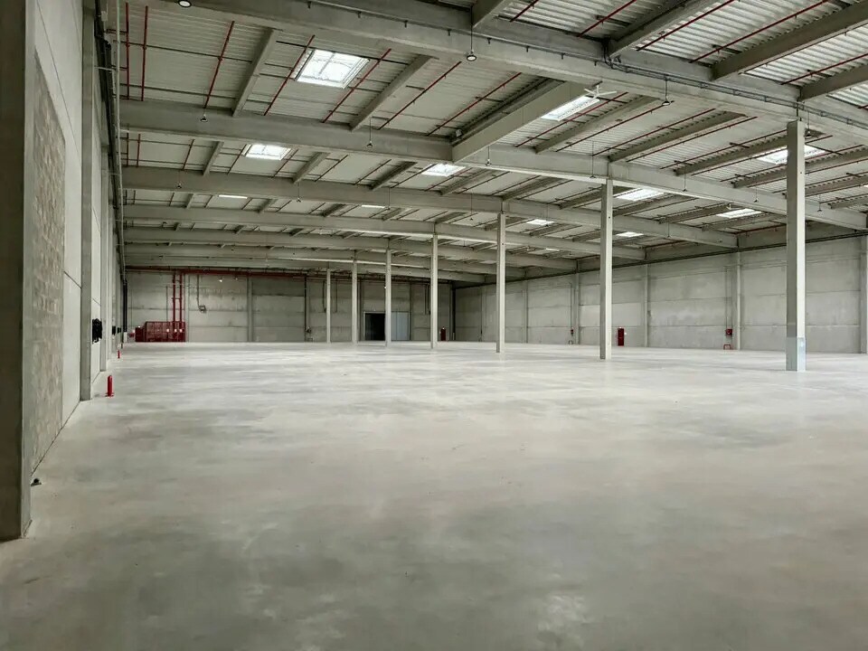 Industrial in ROISSY-EN-FRANCE for lease Building Photo- Image 1 of 13