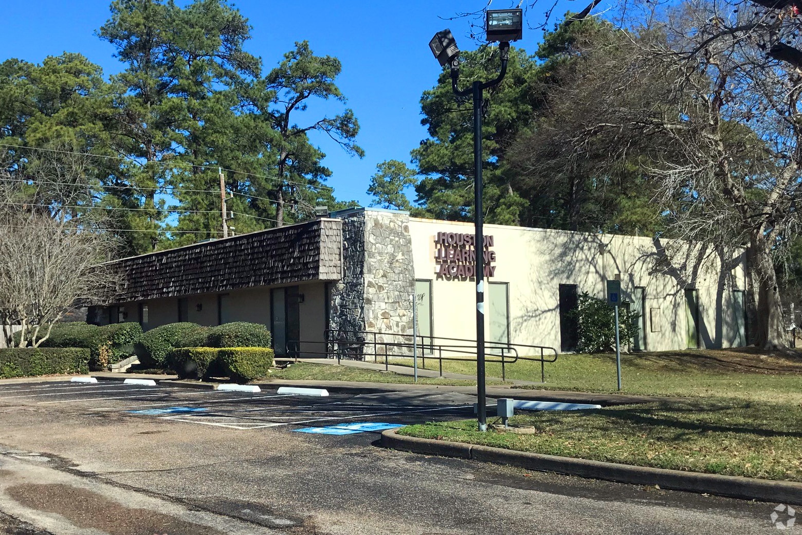 13039 Champions Dr, Houston, TX for sale Primary Photo- Image 1 of 2