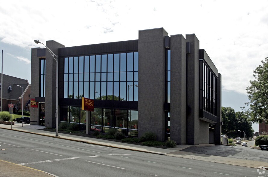 43 E Main St, Meriden, CT à louer - Photo du bâtiment - Image 3 de 7