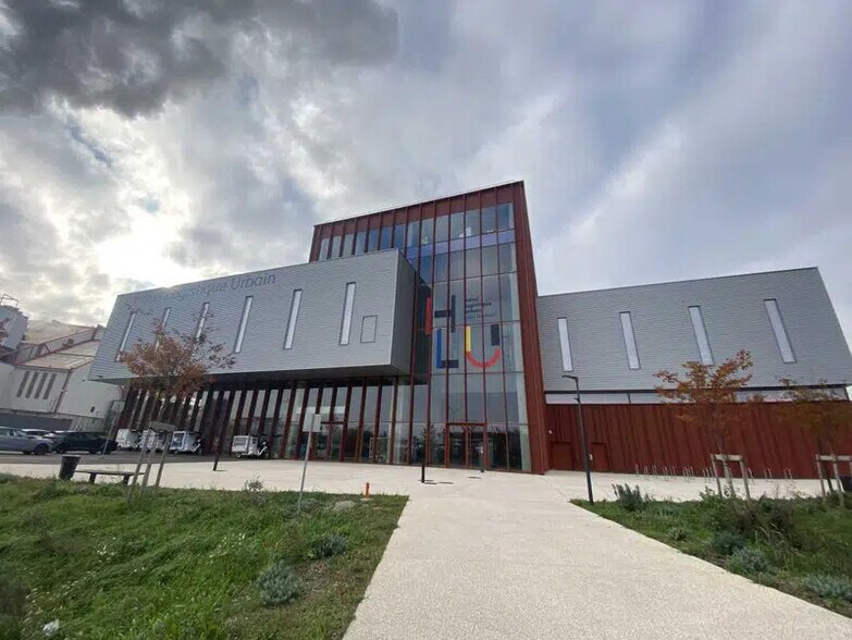 Office in Lyon for lease - Building Photo - Image 2 of 17