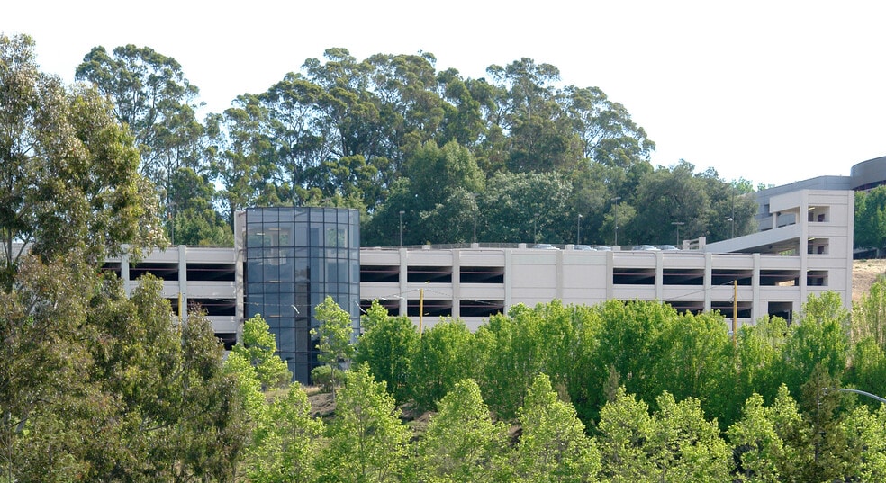 Fountaingrove Campus portefeuille de 3 propriétés à vendre sur LoopNet.ca - Photo du bâtiment - Image 3 de 3