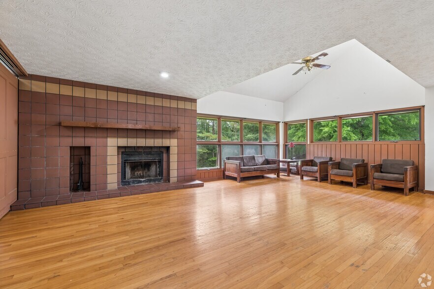 490 Lake Marvin Rd NE, Armuchee, GA à vendre - Numérisation 3D de Matterport - Image 2 de 27