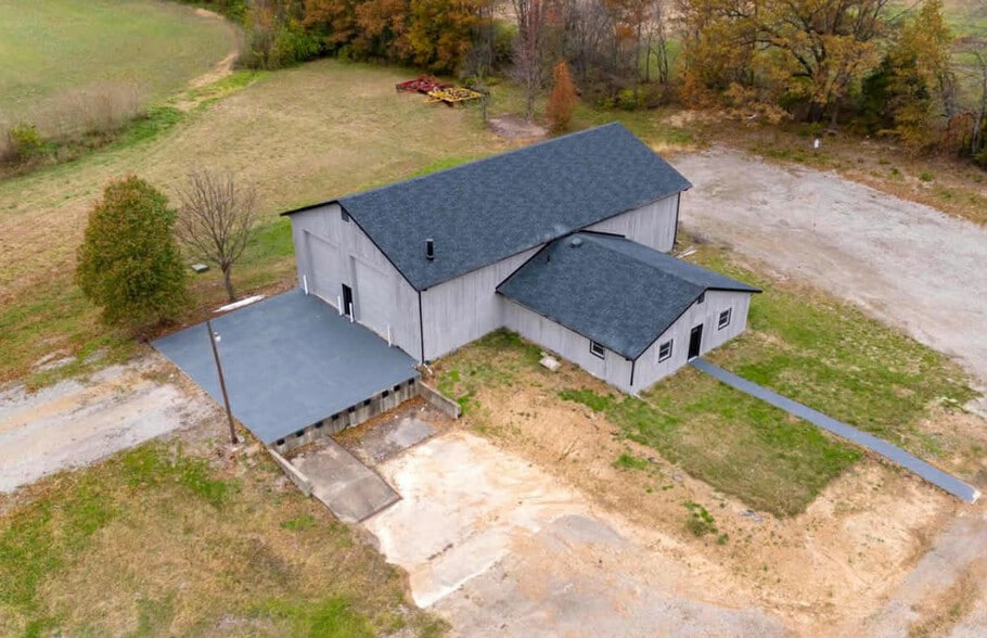 7837 IL-37, Benton, IL for sale - Primary Photo - Image 1 of 14