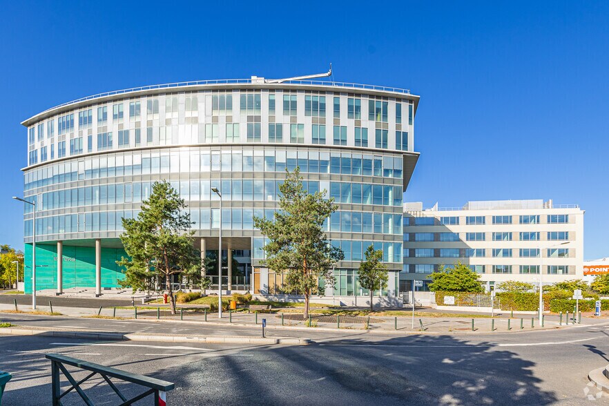 Bureau dans Nanterre à louer - Photo du bâtiment - Image 3 de 17