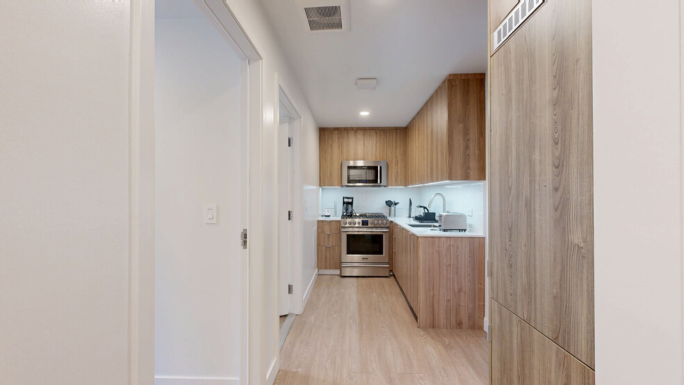 1427 Barry Ave, Los Angeles, CA for sale - Matterport 3D Scan - Image 3 of 9