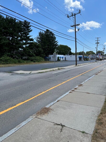 960 Willett Ave, Riverside, RI à louer - Photo du bâtiment - Image 2 de 3