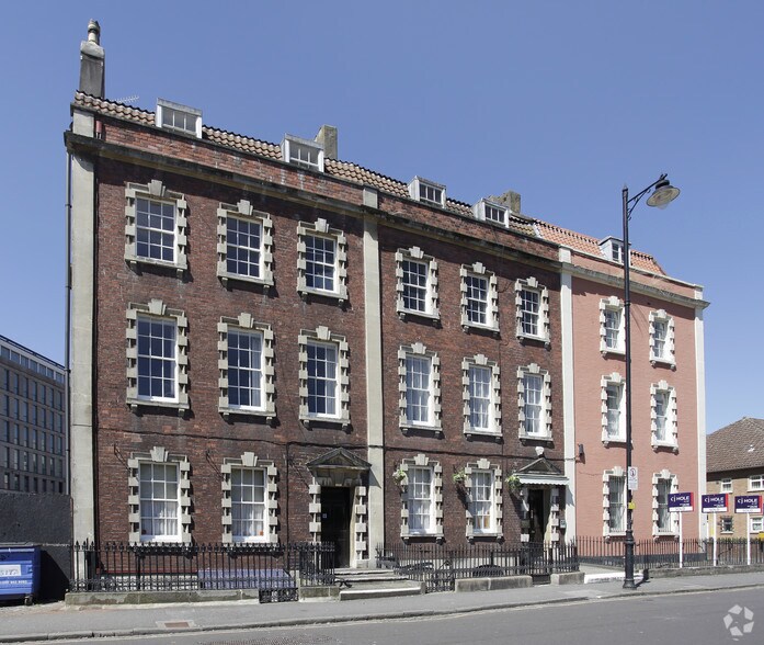 15-16 Brunswick Sq, Bristol à louer - Photo du bâtiment - Image 3 de 7