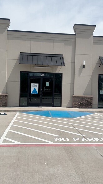 15325 Summit Park Dr, Montgomery, TX à louer - Vidéo sur l’inscription commerciale - Image 3 de 13