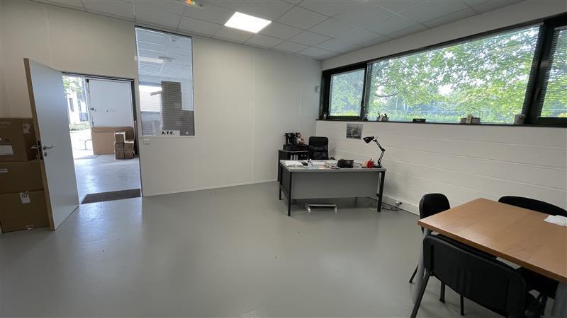 Flex in Lognes for lease - Interior Photo - Image 2 of 6