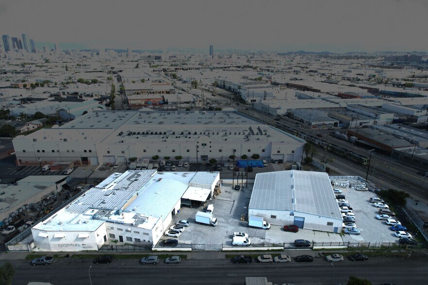 1623-1643 E 22nd St, Los Angeles, CA à louer - Photo du bâtiment - Image 3 de 12