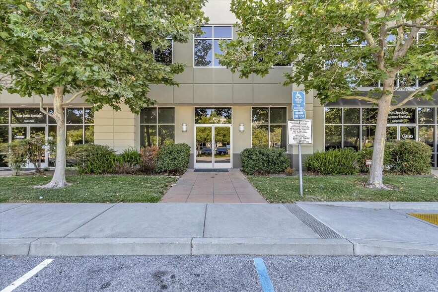 1298 Kifer Rd, Sunnyvale, CA à vendre - Photo du bâtiment - Image 2 de 28