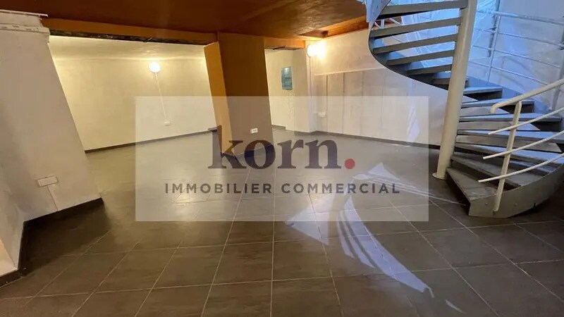 Retail in Paris for lease - Interior Photo - Image 3 of 4