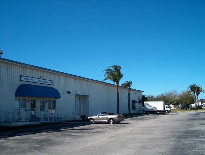 3032-3090 44th Ave N, Saint Petersburg, FL for lease - Building Photo - Image 2 of 4