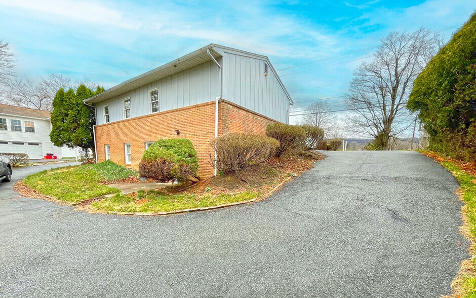 4107 Linglestown Rd, Harrisburg, PA à vendre - Photo du bâtiment - Image 2 de 8
