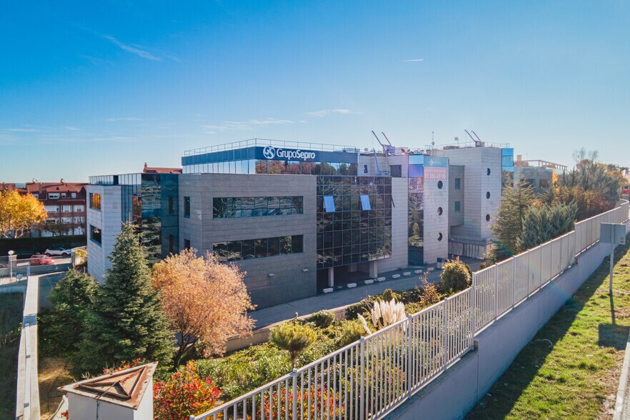 Calle Valle de Alcudia, 3, Las Rozas de Madrid, Madrid à vendre - Photo du bâtiment - Image 1 de 11