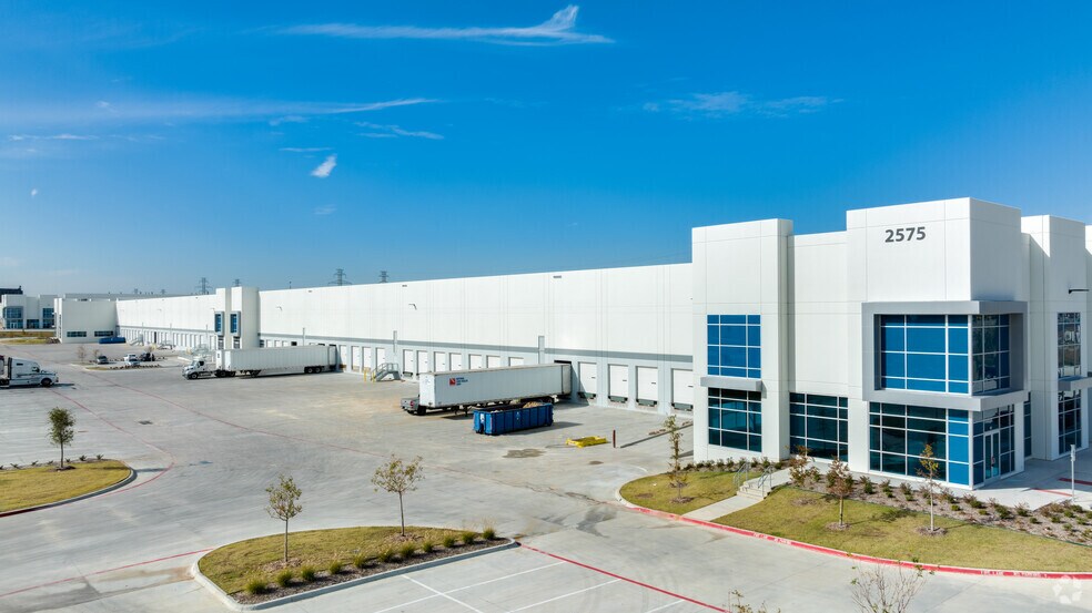 2575 Downing Dr, Fort Worth, TX à louer - Photo du bâtiment - Image 2 de 2