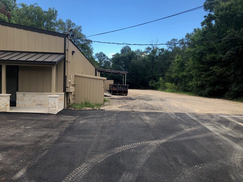 1801 E Loop 336, Conroe, TX à louer - Photo du bâtiment - Image 2 de 7