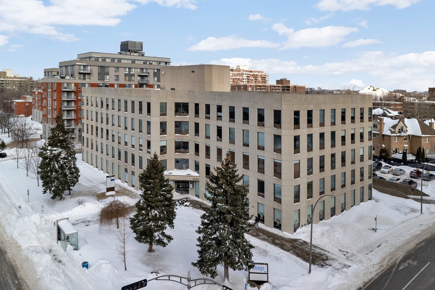 5757 Boul Cavendish, Cote-St-Luc, QC à louer - Photo du bâtiment - Image 3 de 9
