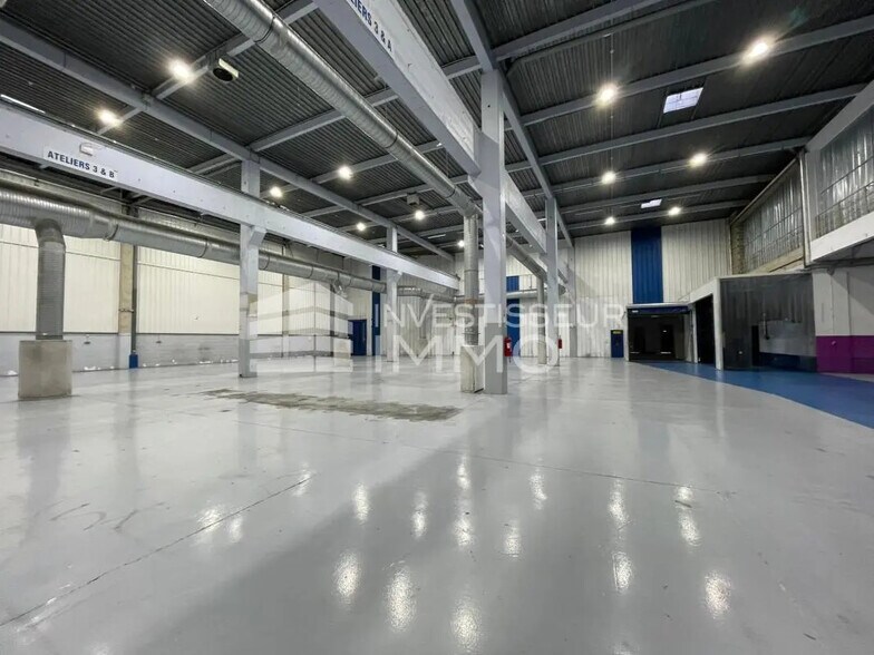 Flex in Poincy for lease - Interior Photo - Image 2 of 15