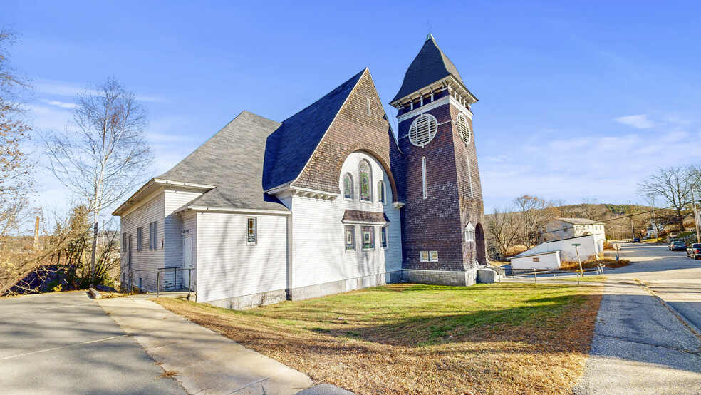 112 Washington St, Rumford, ME for sale - Primary Photo - Image 1 of 33