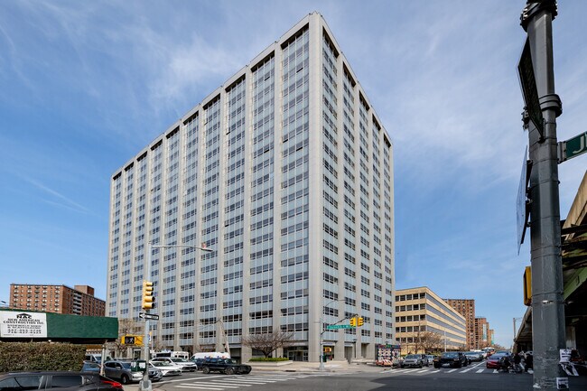 Plus de détails pour 59-17 Junction Blvd, Corona, NY - Commerce de détail à louer