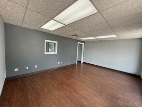 721 W US Highway 50, O'Fallon, IL for lease Interior Photo- Image 2 of 12