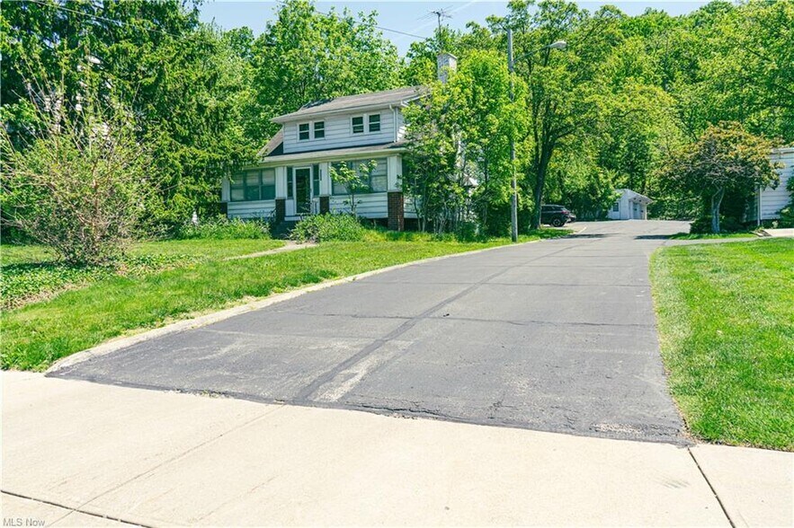 21950 Euclid Ave, Euclid, OH à vendre - Photo du bâtiment - Image 2 de 8