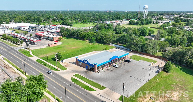 5717 NW 23rd St, Oklahoma City, OK à vendre Photo du bâtiment- Image 1 de 1